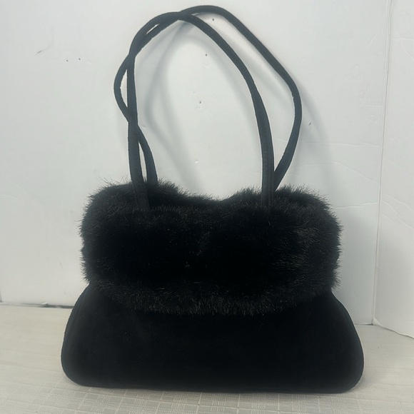Leather and Faux Fur shoulder bag in all black
